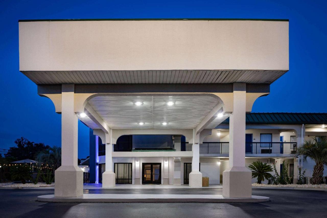 Days Inn & Suites By Wyndham Savannah Midtown Ngoại thất bức ảnh