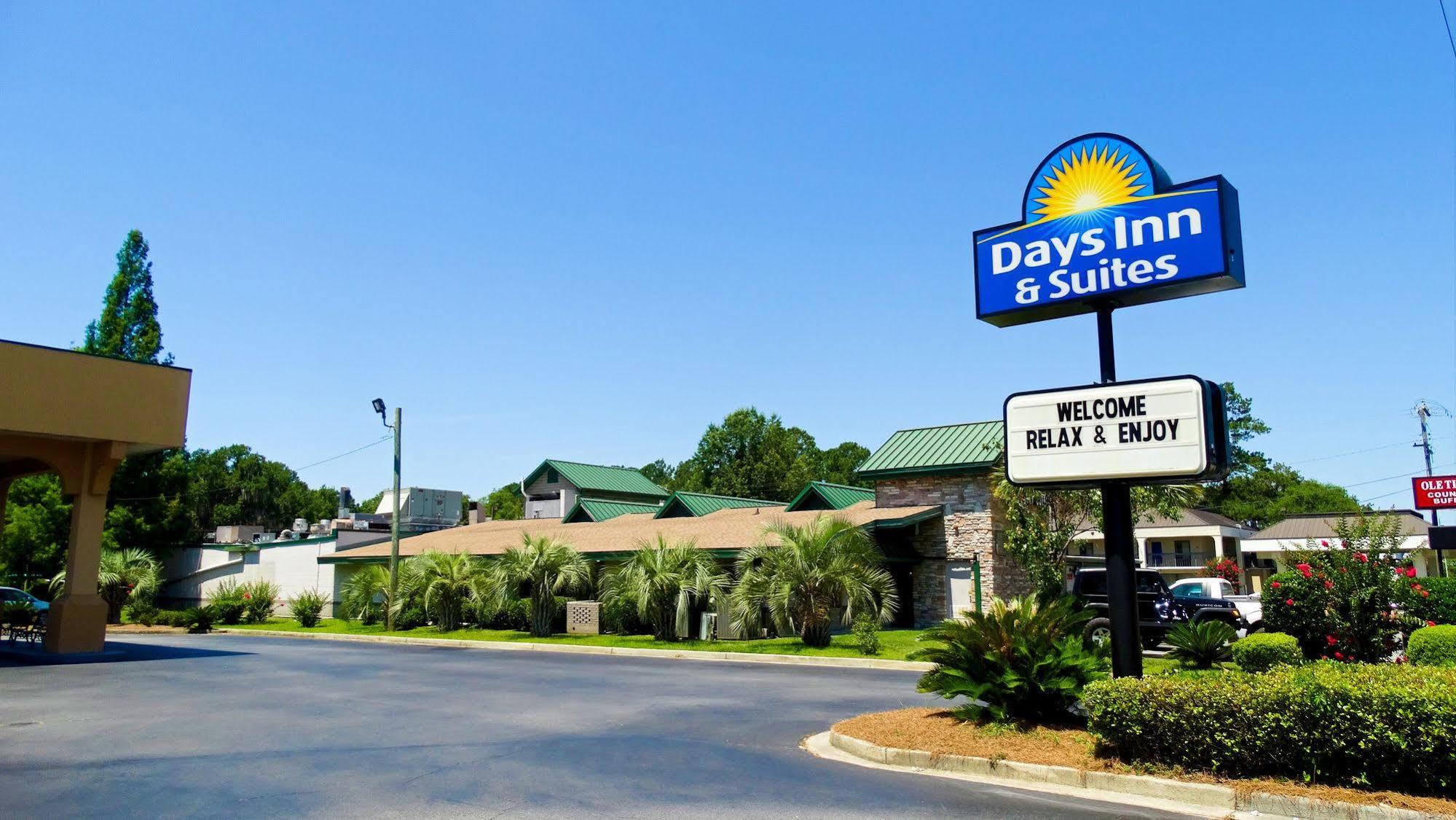 Days Inn & Suites By Wyndham Savannah Midtown Ngoại thất bức ảnh